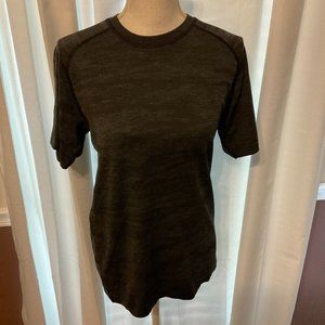 Lululemon Men's Shirt S Charcoal Heather Gray Short Sleeve Crew Neck
